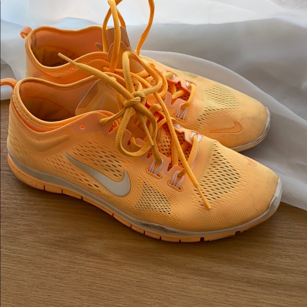Orange melon nike free sneakers - Picture 8 of 11